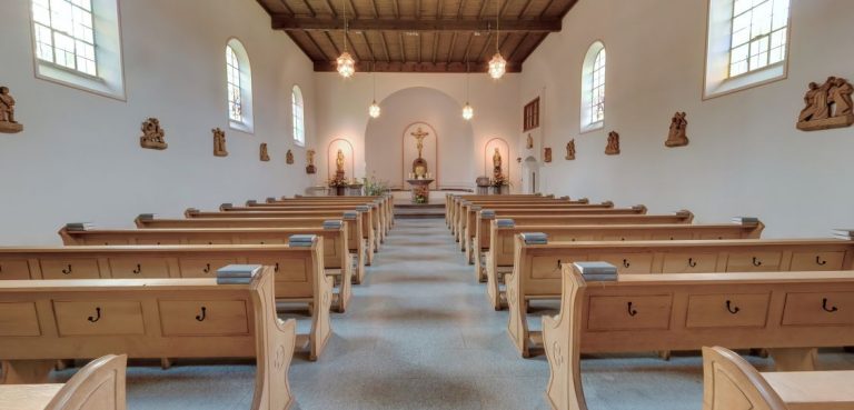 Kirche Sankt Leonhard - VICO.Tours