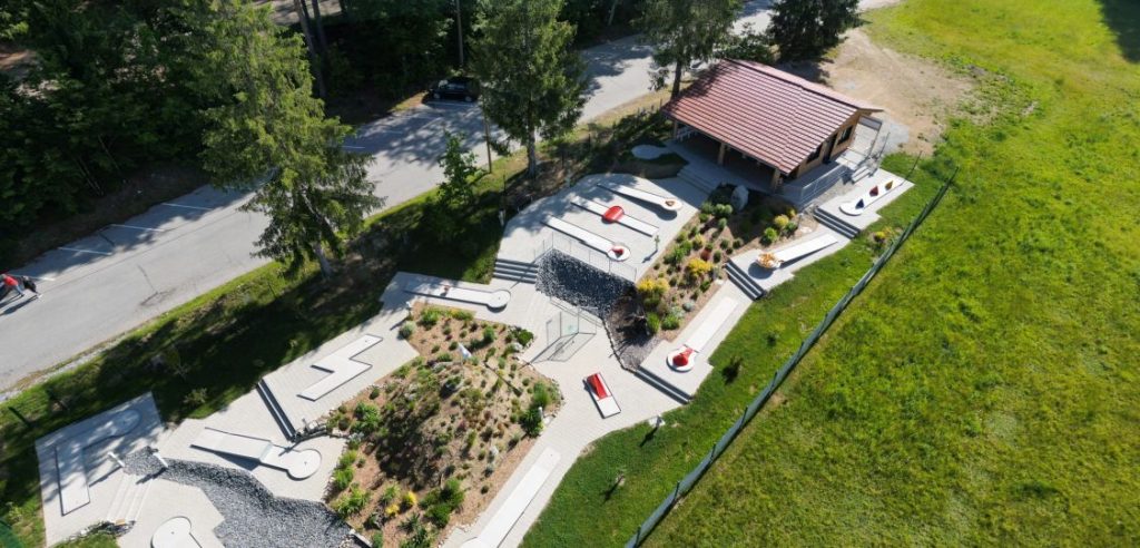 Minigolf am Dreiburgensee - VICO.Tours