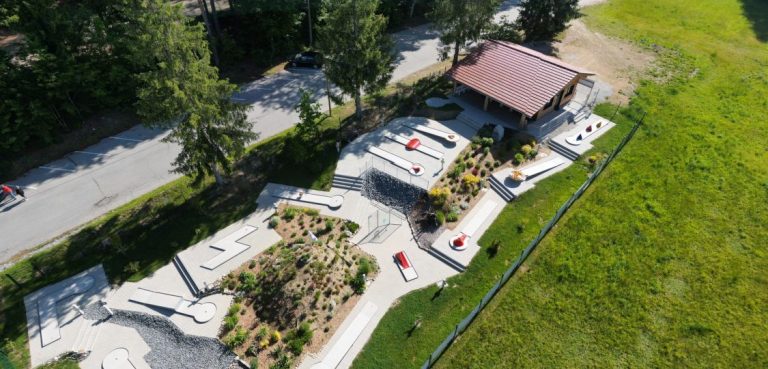 Minigolf am Dreiburgensee - VICO.Tours