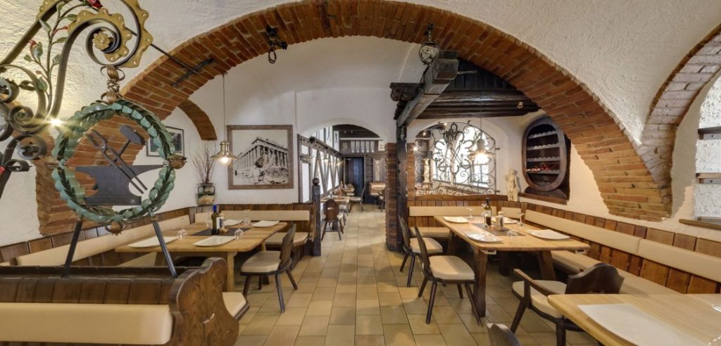 Restaurant Akropolis - VICO.Tours