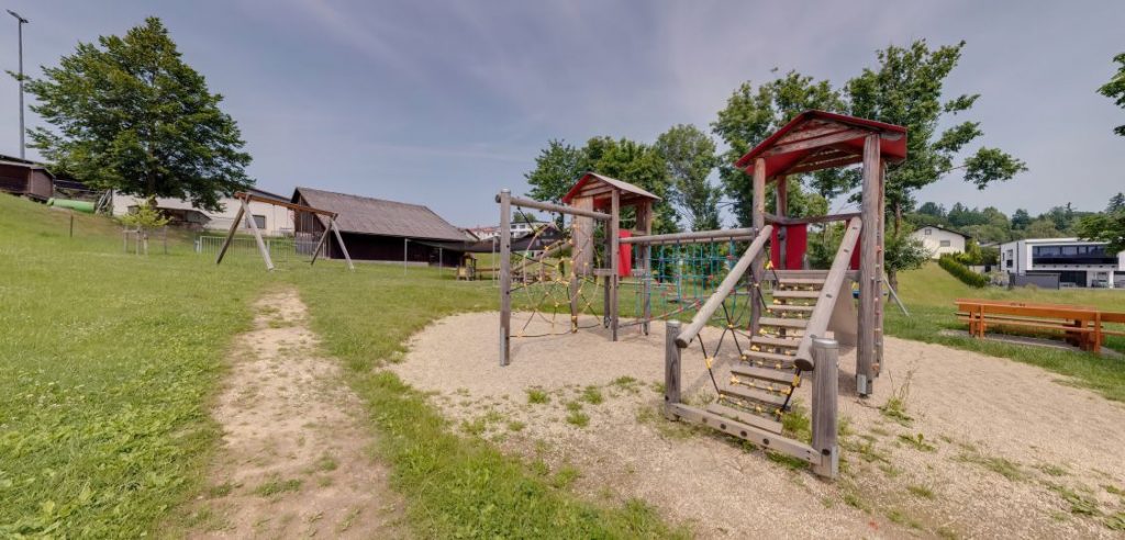 Der Spielplatz am Tennisclub - VICO.Tours